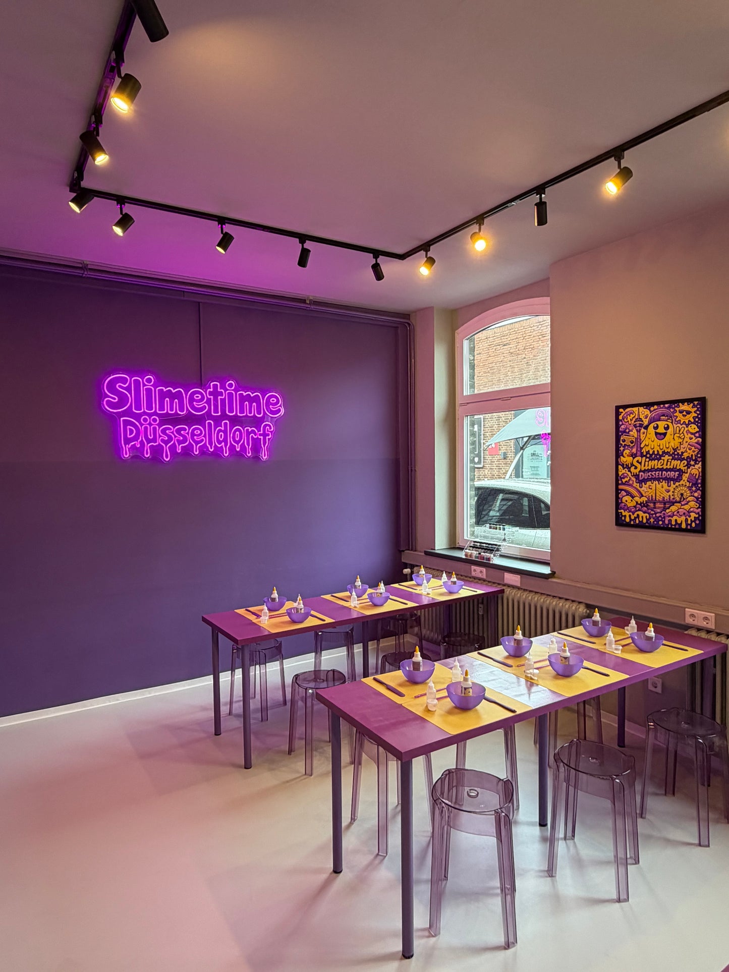 SLIME WORKSHOP: Glow in the dark Squishy Stressball & Slime | Sonntag, 14.06.26 von 11:00 - 12:45 Uhr