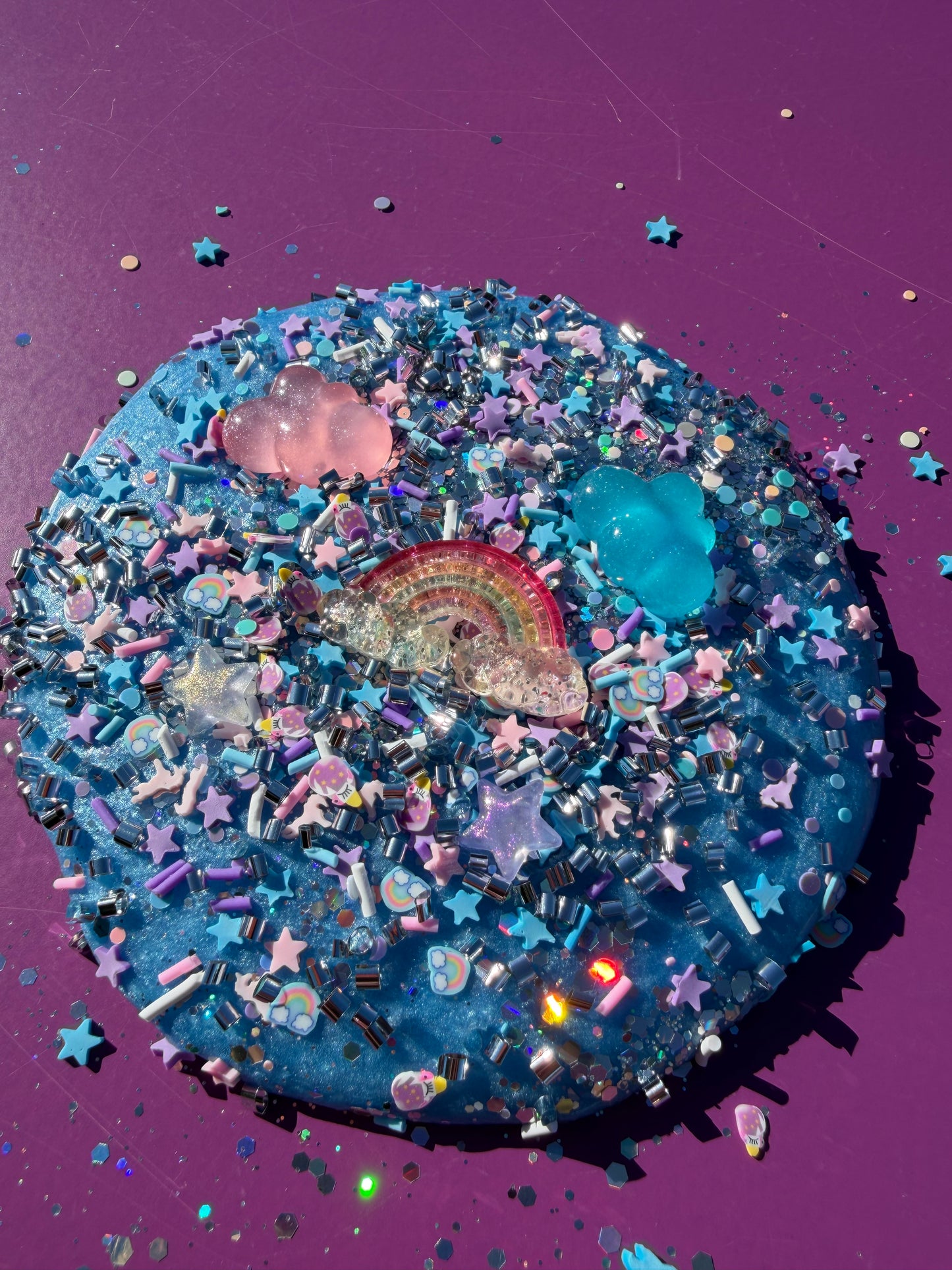 🦄🌈 Magischer Glitzer-Slime für Zuhause! Mit unserer DIY Slime Box erschaffst du zwei traumhaft funkelnde Slimes – Einhorn & Regenbogen/Wolken.